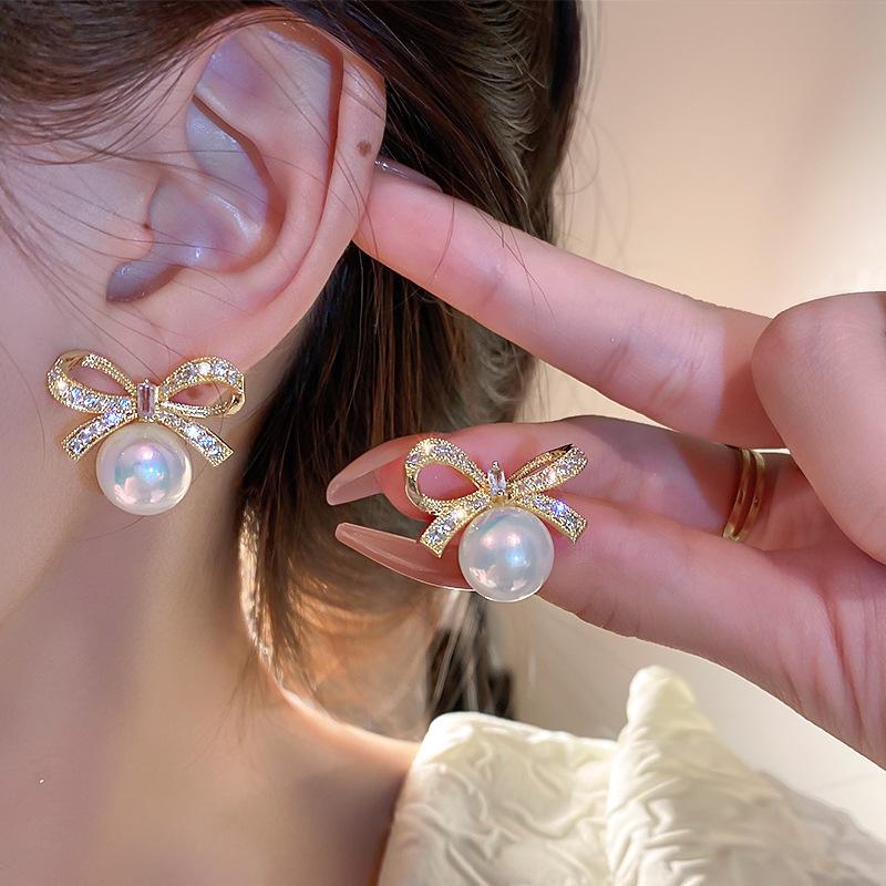 Silver Needle Light Luxury Spice Girl Pearl Stud Earrings Temperament Retro Super Flash Earrings Women's Fashion High Sense Personalized Earrings