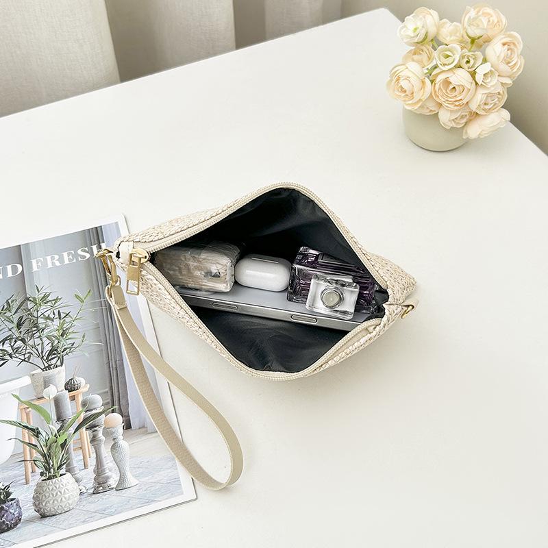2025 Woven Straw Bag: Fashionable Women's Shoulder & Clutch Bag