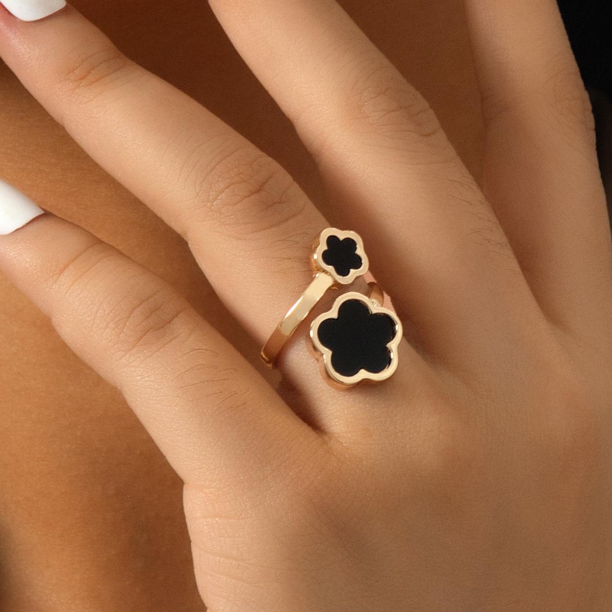 

Кольцо с жидкими нерегулярными драгоценными камнями, инкрустированное открытым способом One Size