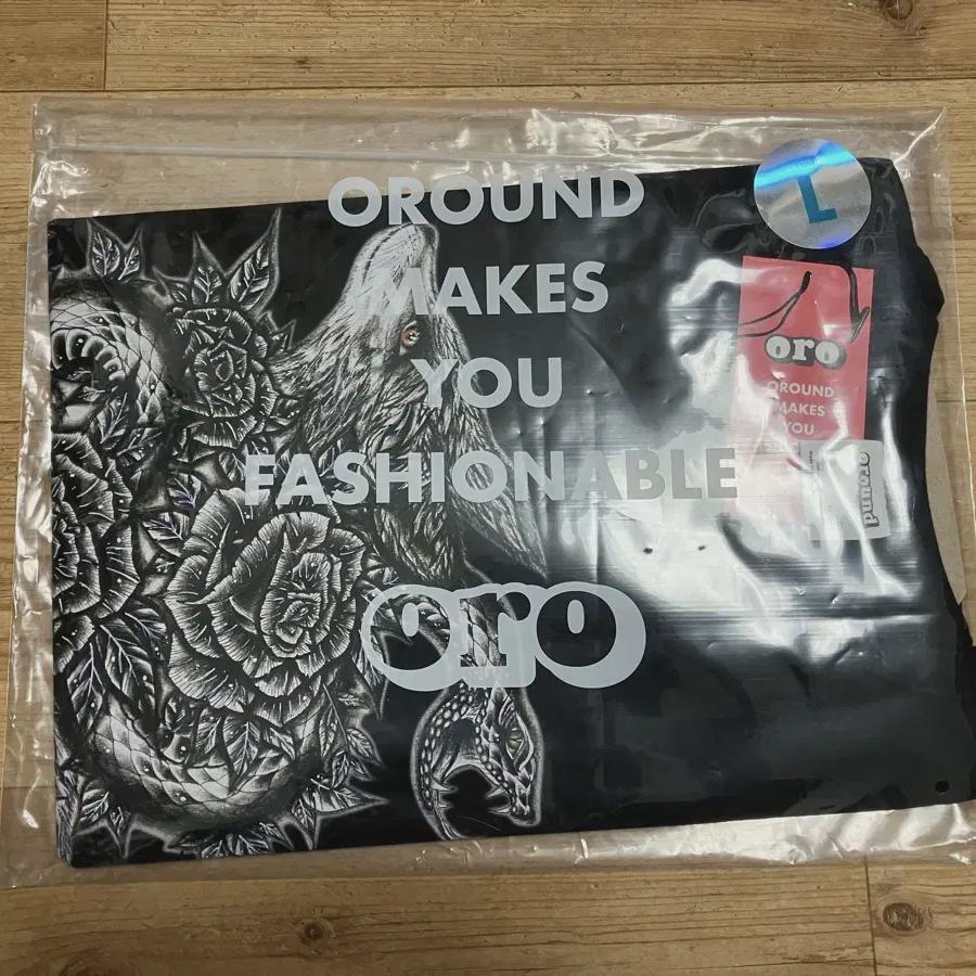 

Woo Jung-ying Goods Dogfight T-shirt L Size + Photo Card, Sticker