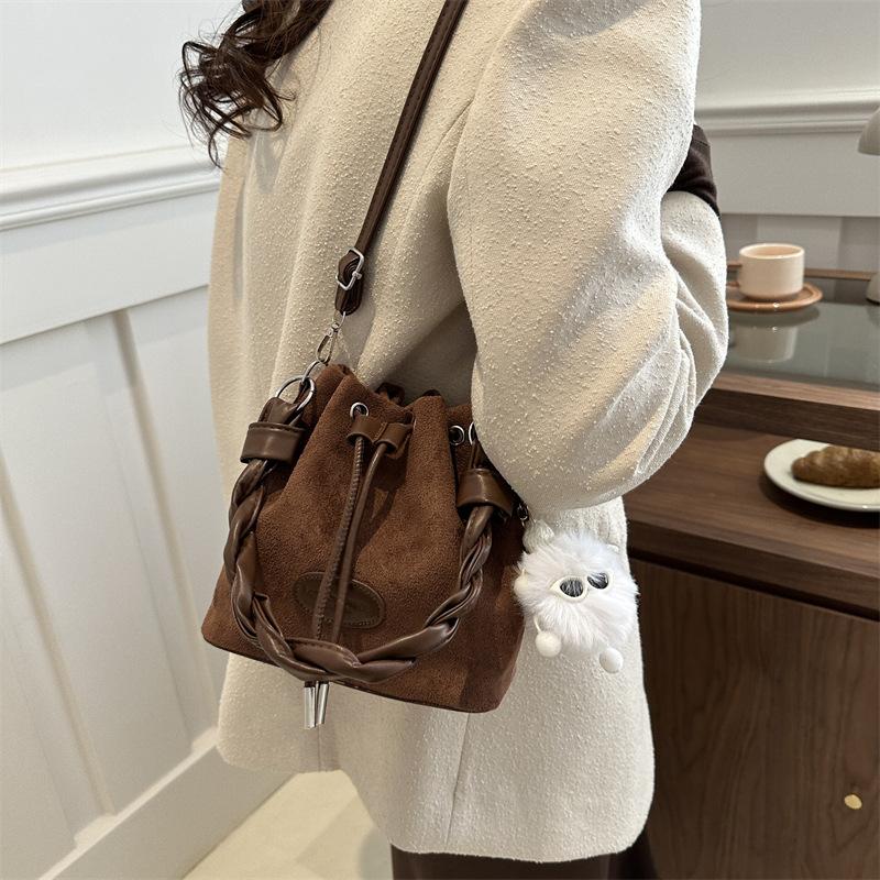 Women'S Bag, Bucket Bag, Niche Foreign Style Shoulder Bag, Matte Braided Rope, Bucket Bag, Fashionable Versatile Messenger Bag.