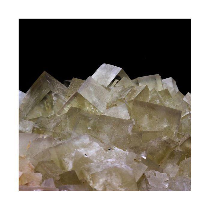 Pierres et Minéraux. Fluorite. 4237.0 ct. Mine d'Avellan, Var, France.