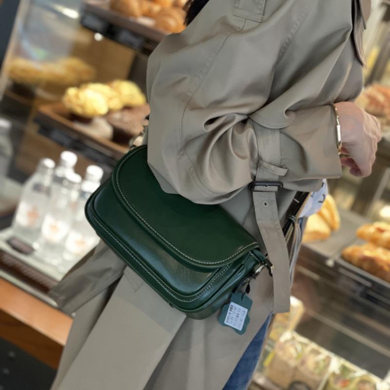 Leather women's bags New retro niche shoulder bags Premium texture commuter messenger bags Versatile women's bags