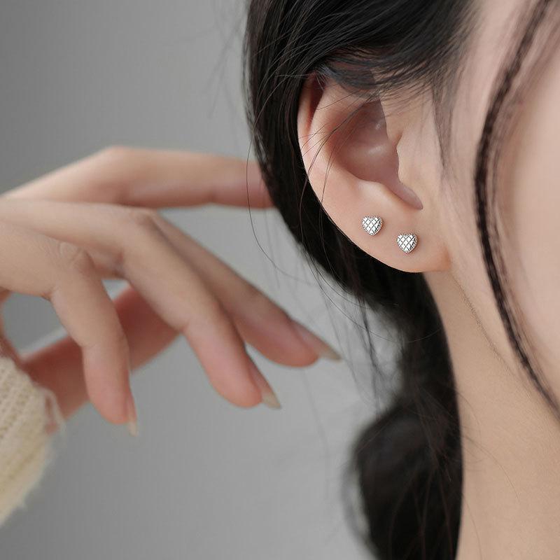 Liebesohrringe für Frauen mit Nischendesign Ohrringe für Frühling und Sommer Neue Leichte Luxusohrringe