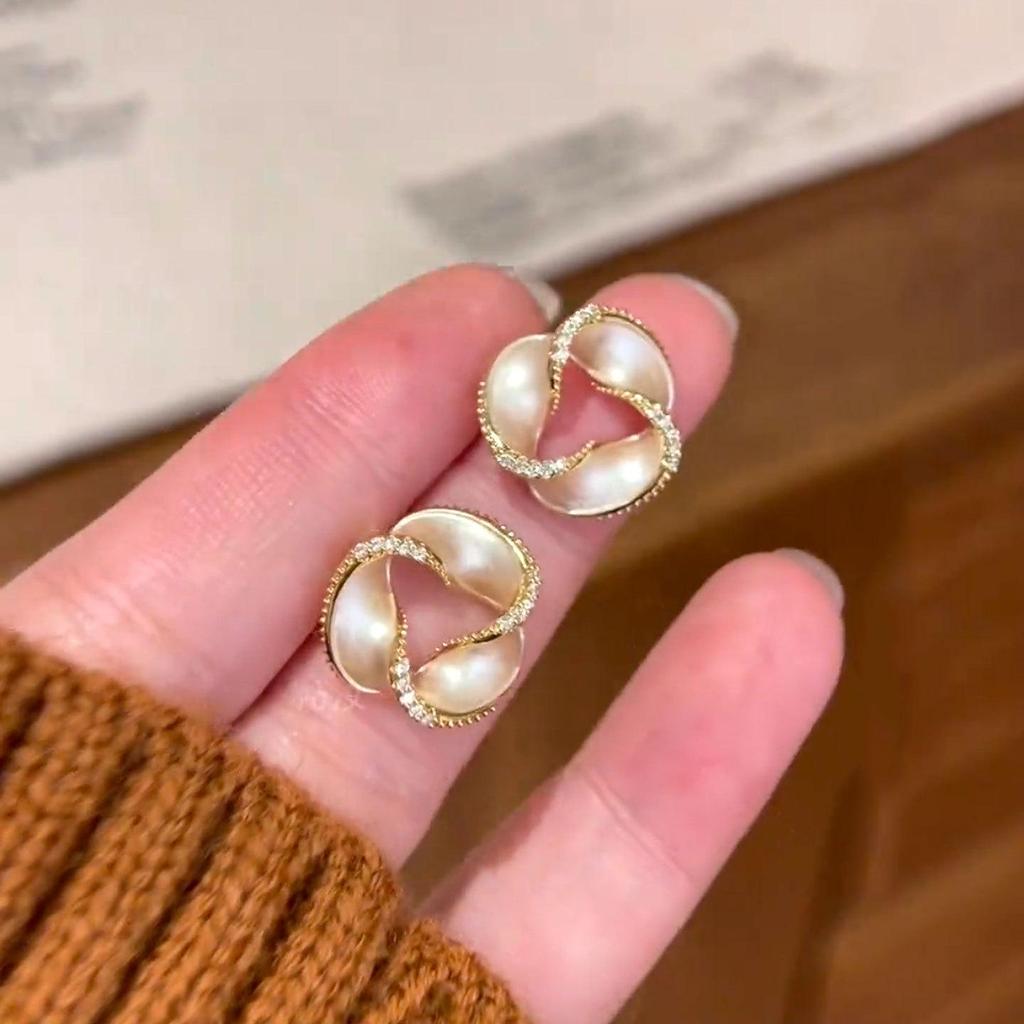 Silver Needle Geometric Light Luxury Stud Earrings - Vintage Niche Court Style