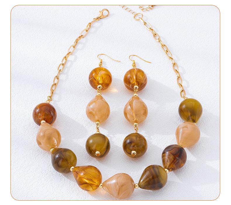 European Retro Holiday Style Two-Tone Acrylic Jewelry Set: Water Drop Earrings & Necklace