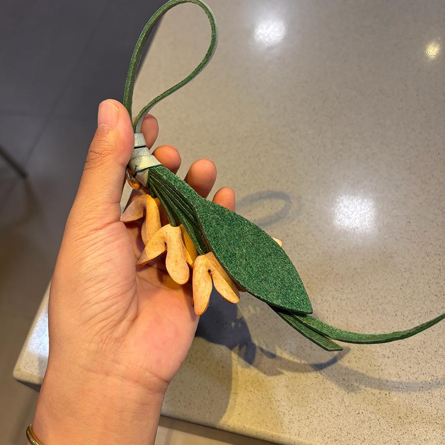 Echtleder Blumenförmiger Taschenanhänger Rindslederseil Damen Tulpen-Taschenanhänger Autoschlüsselanhänger Handschlaufe Zubehör