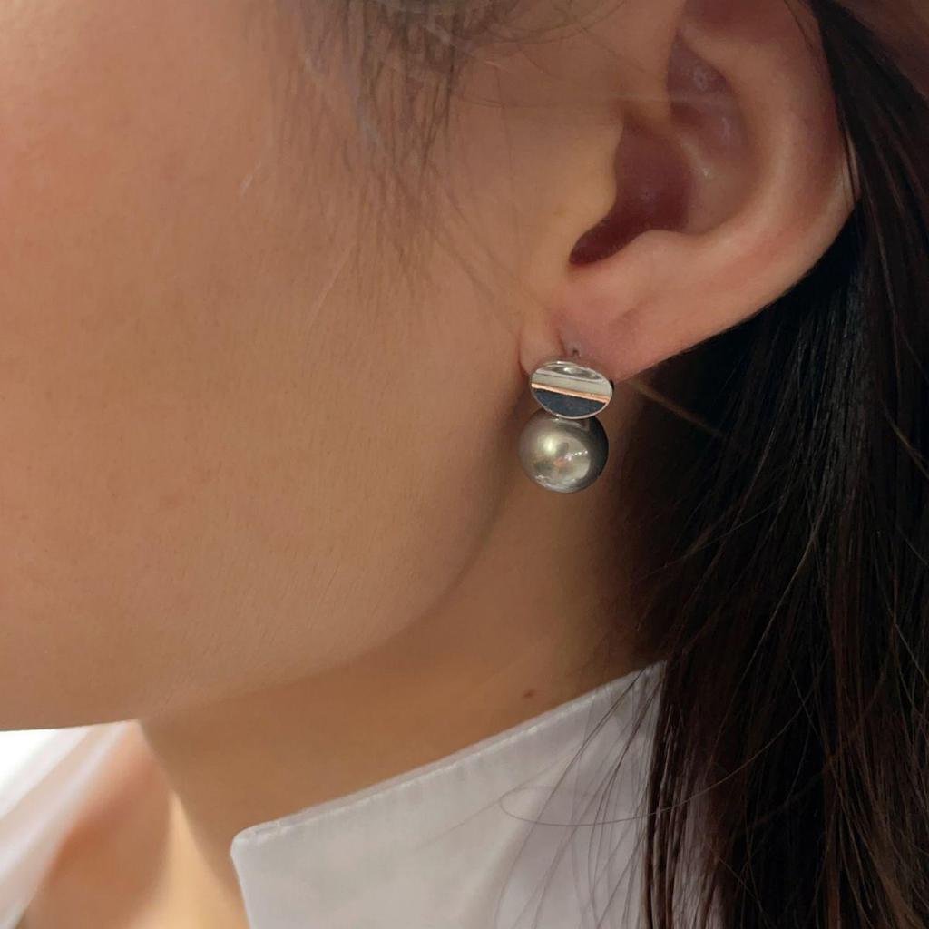 Elegant Pearl Earrings: Hong Kong French Retro Style for a Sophisticated OL Look