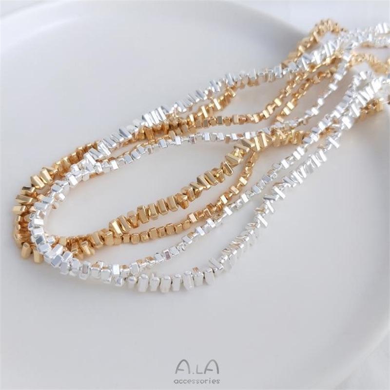 Pozłacane koraliki trójkątne: Jasne Złote/Srebrne, Małe Kruszone Złote/Srebrne Koraliki Dystansowe do DIY Ręcznie Robionej Biżuterii.