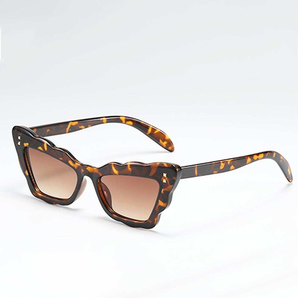 Retro Sunglasses For Female Wave Pleated Butterfly Shaped Eyewear Fashionable Anti Glare Sunshade Eyewear Multiple Frame Colors
