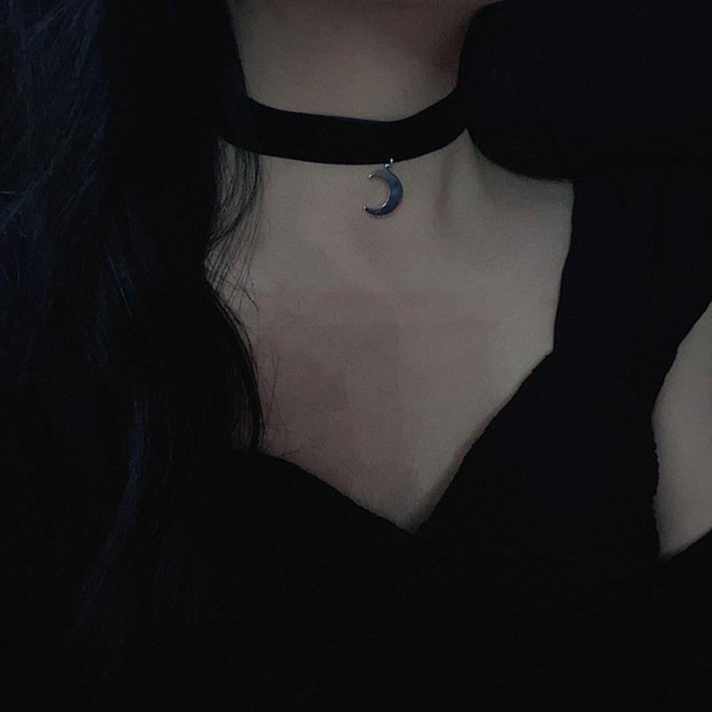 Vintage Dark Subculture Crescent Moon Clavicle Choker Necklace For Women