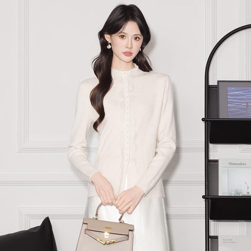 

Женский вязаный кардиган на пуговицах-жемчужинах с кружевной вставкой One Size