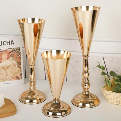 Nordischer Eisenkunst-Blumenständer für Hochzeiten & Veranstaltungen: Perfekt für Zeremonien, Partys, Geburtstage, Jubiläen, Gang & Dekorations-Requisiten.