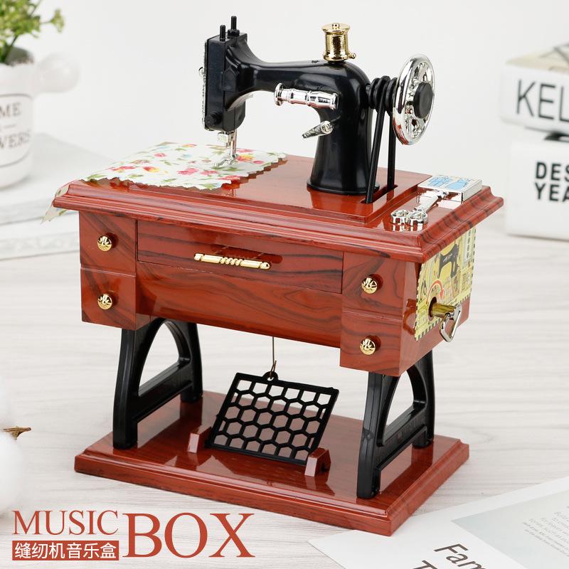 1 Stück Lebensmittelgeschäft Vintage Imitation Holz Kleine Nähmaschine Modell Spieluhr Kunst Chinesische Geschenke