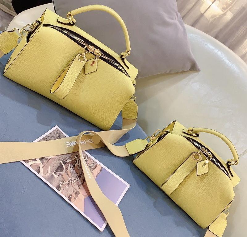 

2026 New Genuine Leather Women s Bag Square Western Style Pillow Versatile Fashion Handheld Shoulder Cross Border 22 small size: 22 x 15 x 7.5CM світло-жовтого кольору
