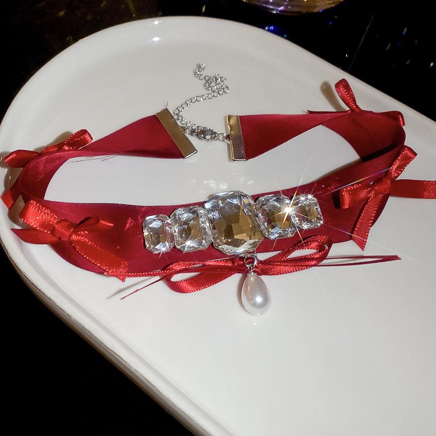 

Elegant Imitation Pearl Ribbon Choker with Bow, Feather, and Tassel for Women
