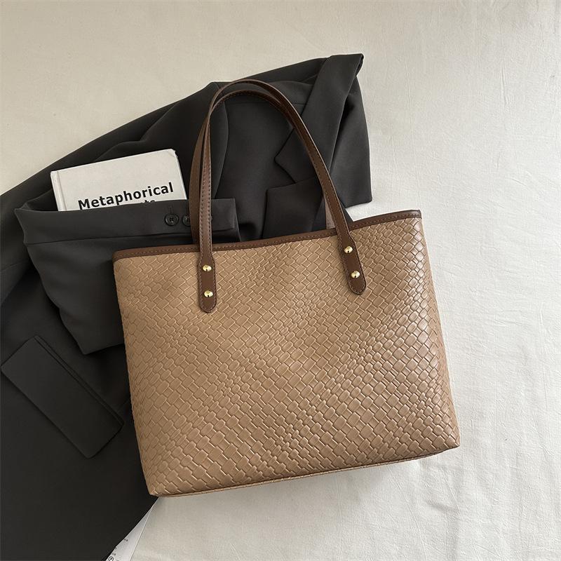 

Сумка-тоут 2025 года, новая сумка через плечо, премиум-ощущение, иностранная сумка через подмышку, универсальная сумка большой вместимости, женская сумка хаки