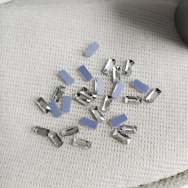 

Бутик Мини Сетка Дно Не Тускнеющие Стразы K9 для Нейл-Арта - Супер Блестящие, Моющиеся, Плоская Задняя Сторона, Необычный Дизайн Pack of 100