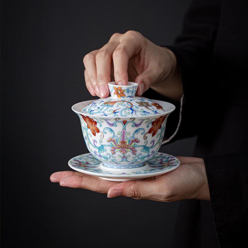 Simetang Hand-Painted Doucai Porcelain Gaiwan