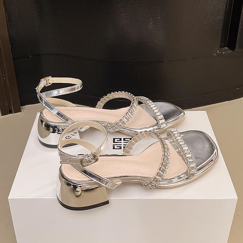 

2025 новые летние босоножки с открытым носком и юбкой, туфли феи высокого класса, серебристые сандалии на толстом каблуке в стиле Сяосянфэн, женские модели 39