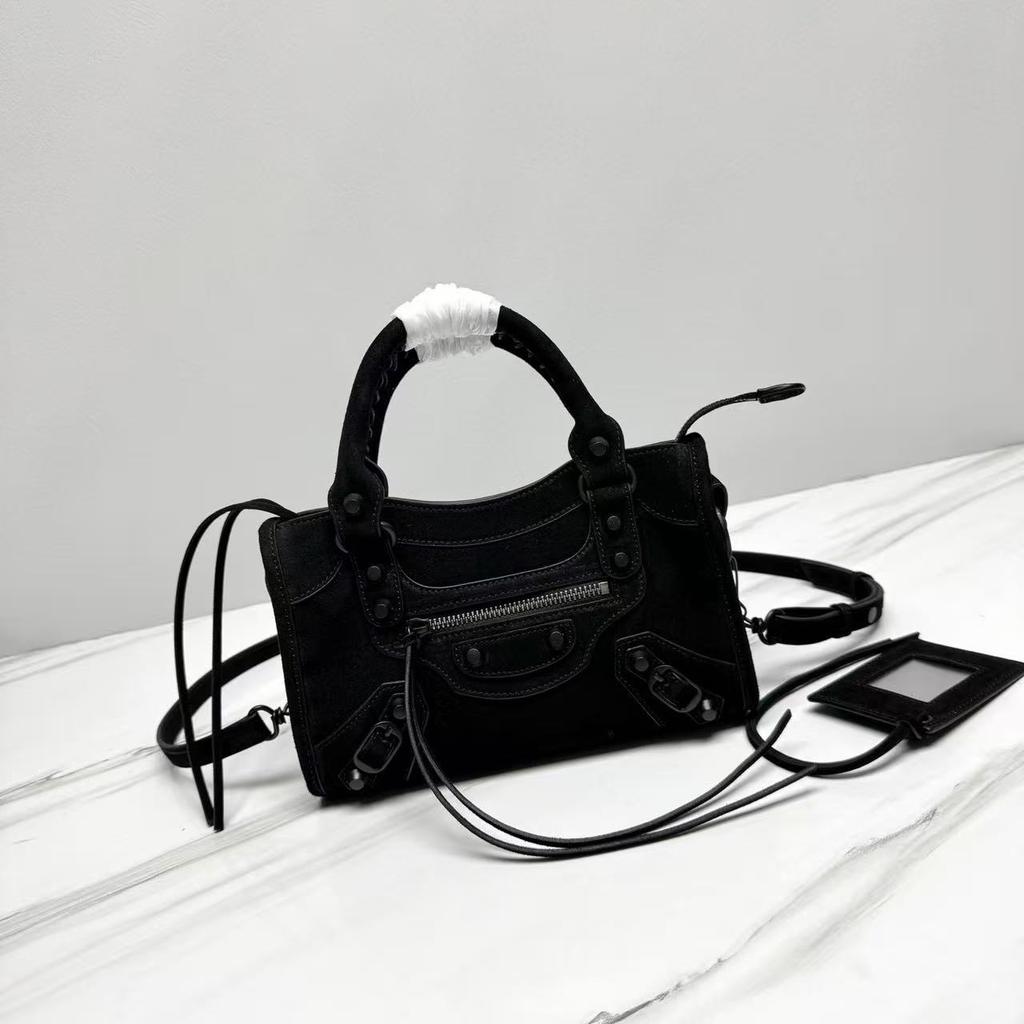 2025 New Rivet Crossbody Bag One Shoulder Handbag Motorcycle Bag Cross-border Women's Bag Large Capacity Bag