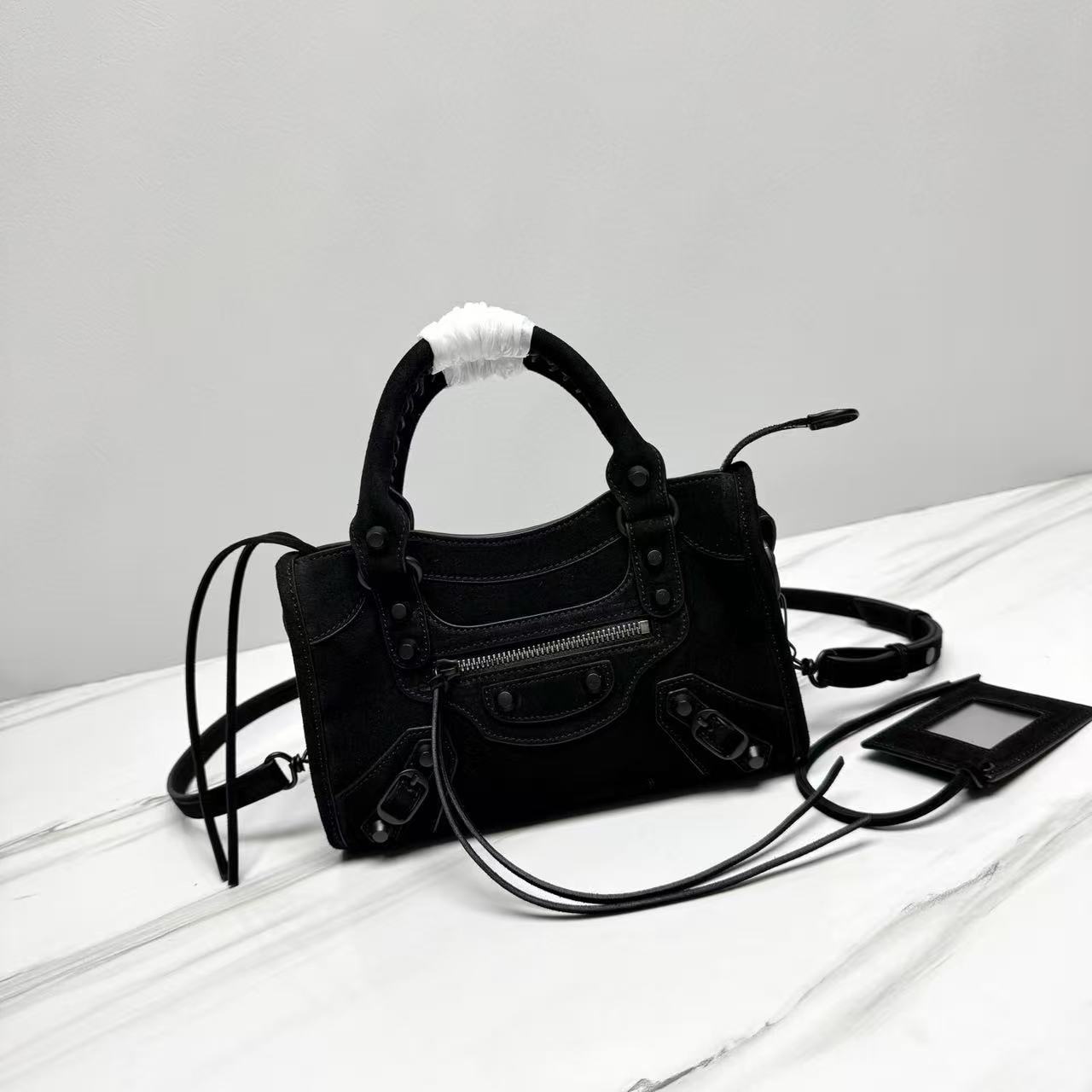 

2025 New Rivet Crossbody Bag One Shoulder Handbag Motorcycle Bag Cross-border Women s Bag Large Capacity Bag 24X16X9 чёрный