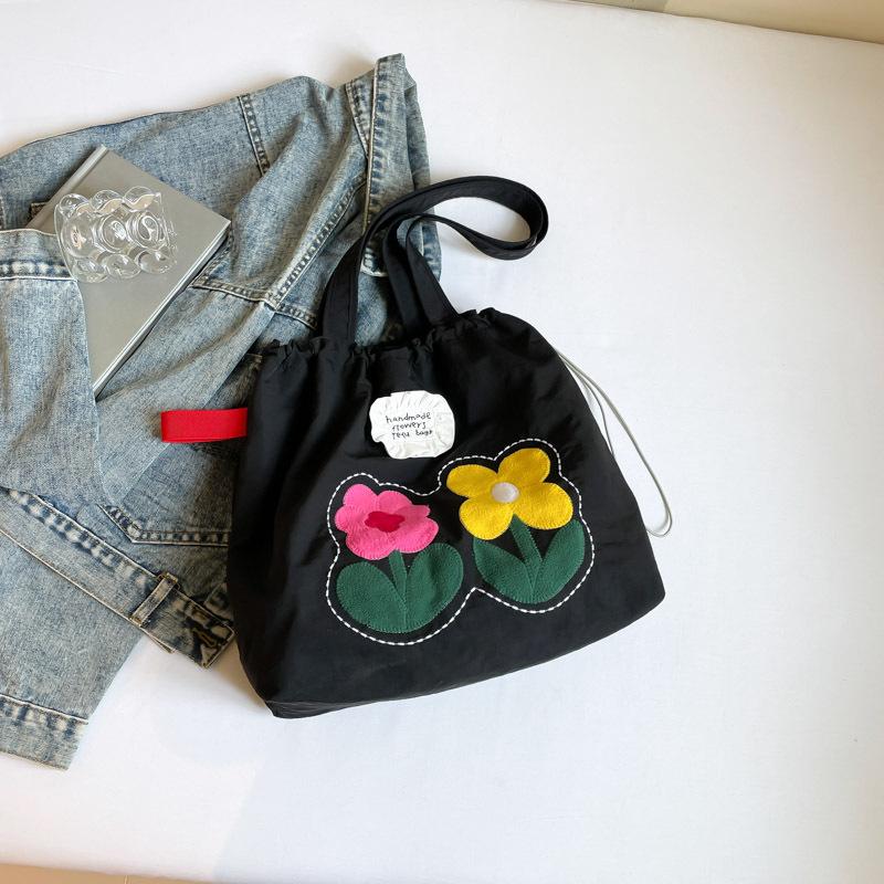 

Summer new small flower cloth bag trendy flower tote bag fashion 2025 commuting to work large-capacity bag women чёрный