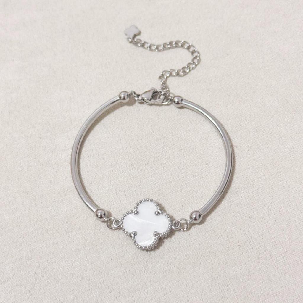 15mm Titanstahl Nicht Verblassendes Glücksklee Damen Armreif Armband Schmuck.