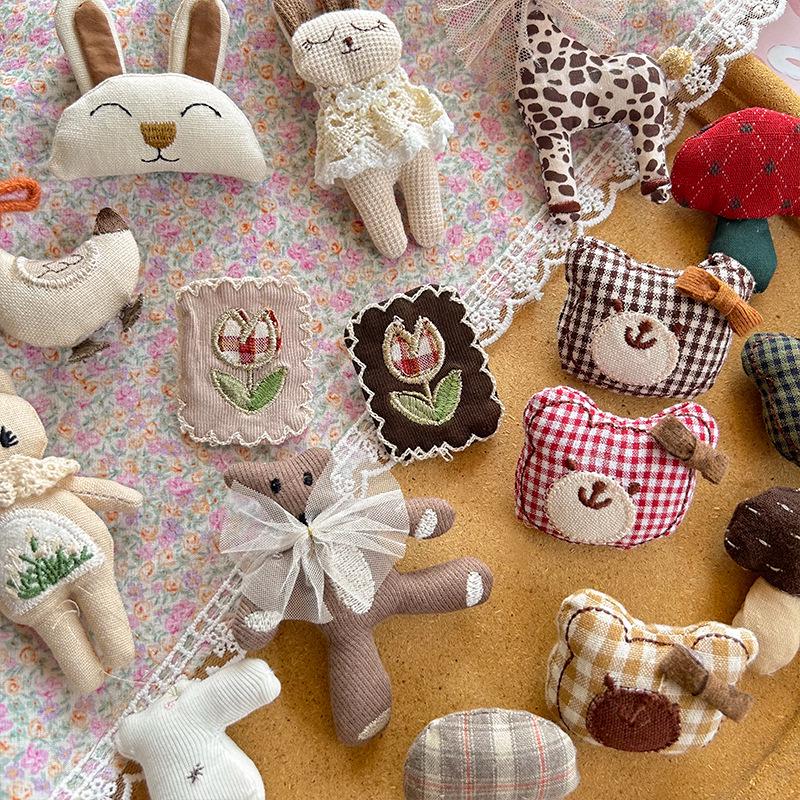 Handmade Cotton-Filled Animal Cartoon Embroidery Plush Brooch Pin