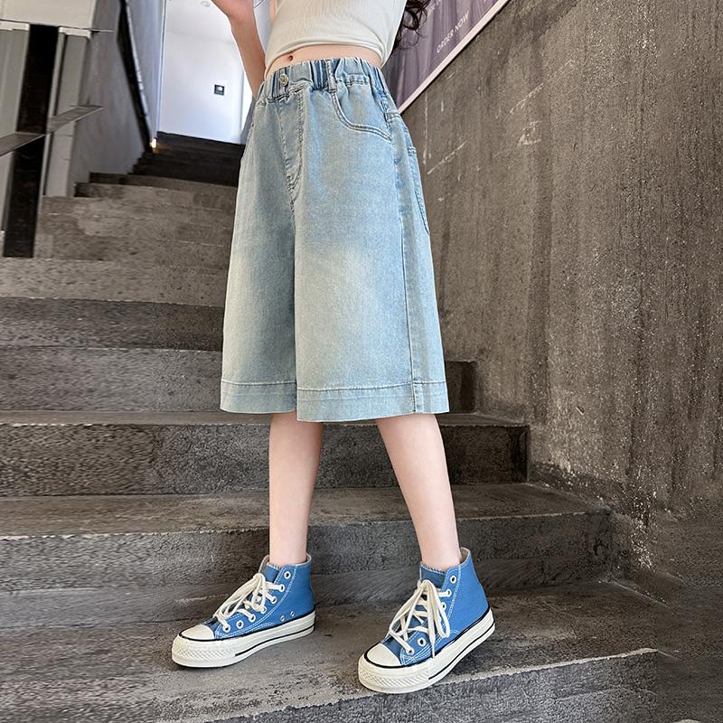Pantalones cortos vaqueros de verano para niñas con bolsillo en forma de corazón para edades de 5 a 14 años. Pantalones capri vaqueros informales para niñas.