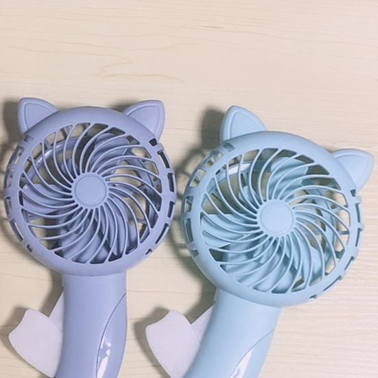 Ventilatore Portatile a Mano Cartoon con Foro per Cordino Orecchie di Gatto Vento Forte Tre Pale Mini Ventilatore Portatile Senza Batteria Carino Silenzioso Ventaglio a Pressione Manuale