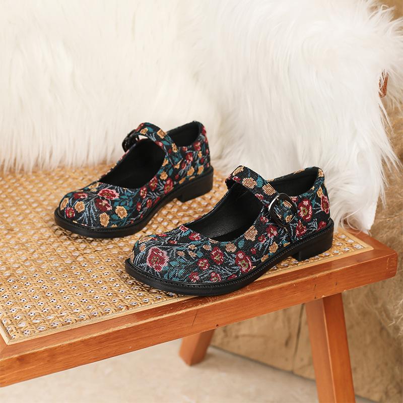 

Small leather shoes women s autumn new retro Mori literary embroidery floral fabric Mary Jane single shoes princess shoes 40 чёрный