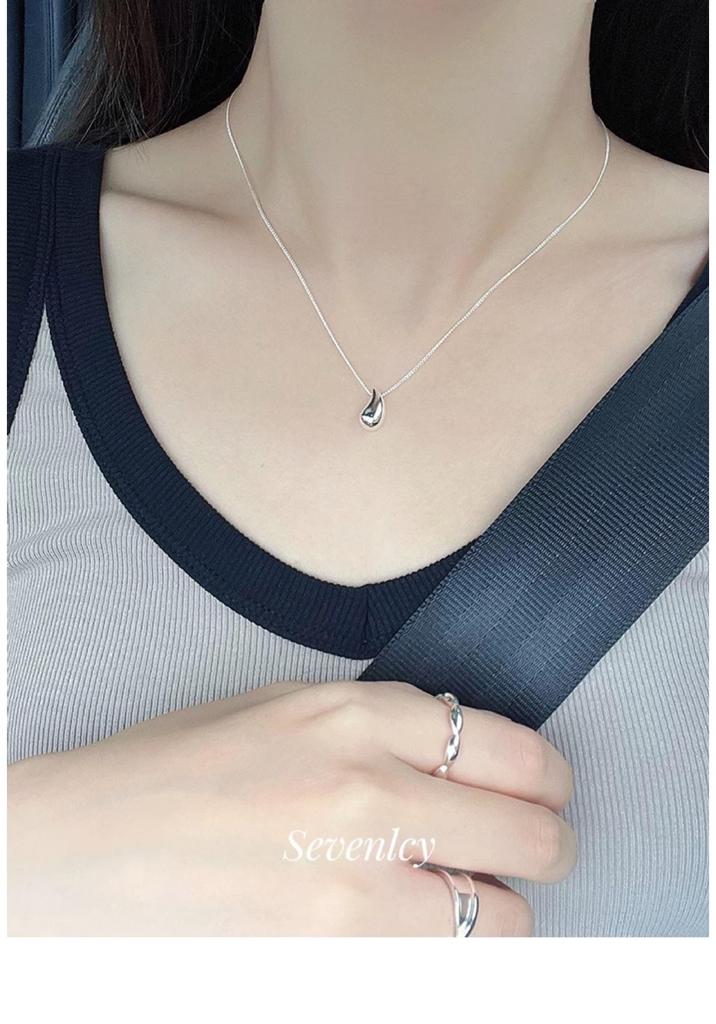 Women's Trendy Water Drop Pendant Necklace - Versatile, Fashionable, and Creative Clavicle Chain