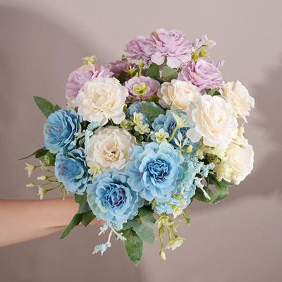 Decoração de casa – Flores e coroas artificiais
