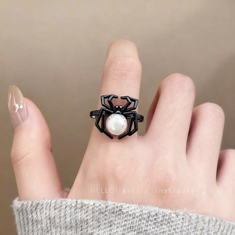 Dunkler Gothic Spinnenring für Damen: Einzigartiges offenes Design für Halloween und Festivals