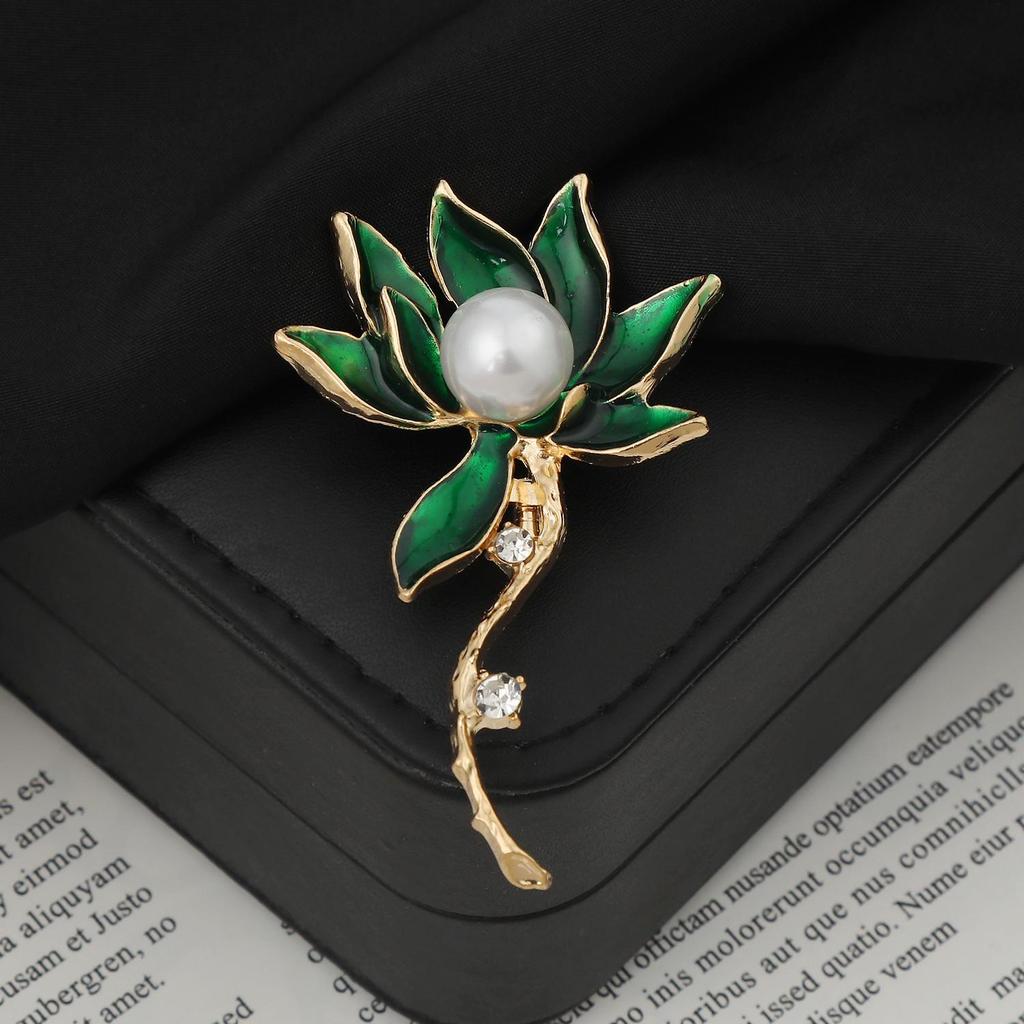 Elegant Versatile Light Luxury Corsage Brooch with Niche Design - Anti-Exposure Pin