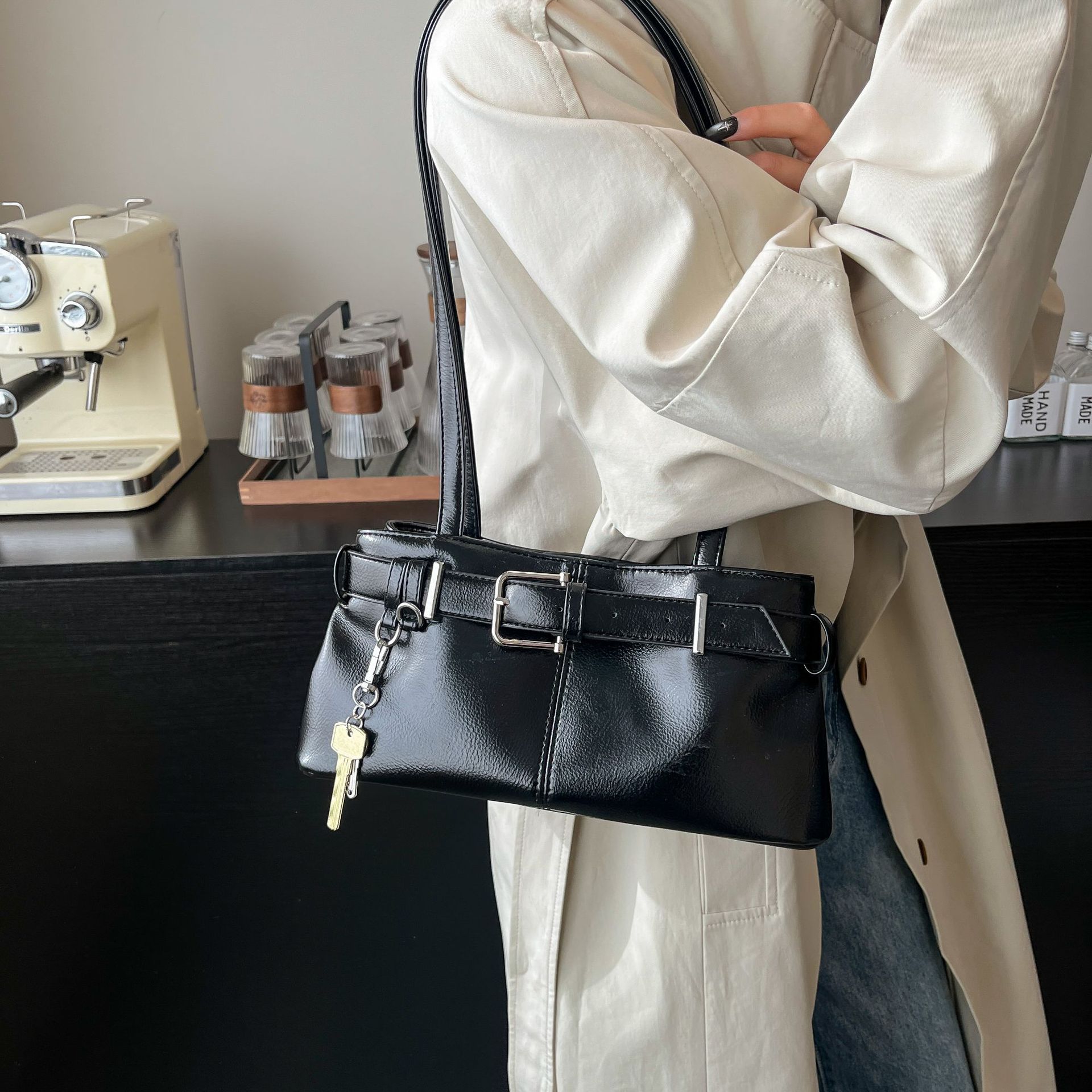 

Niche premium sense key baguette bag retro large capacity armpit bag versatile shoulder handbag 31*10*14 чорний