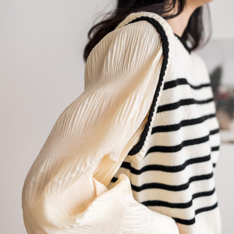 Women's Off-White Retro Patchwork Chiffon Striped Knit Sweater Shirt, One Size, Black, Korean Niche Design.