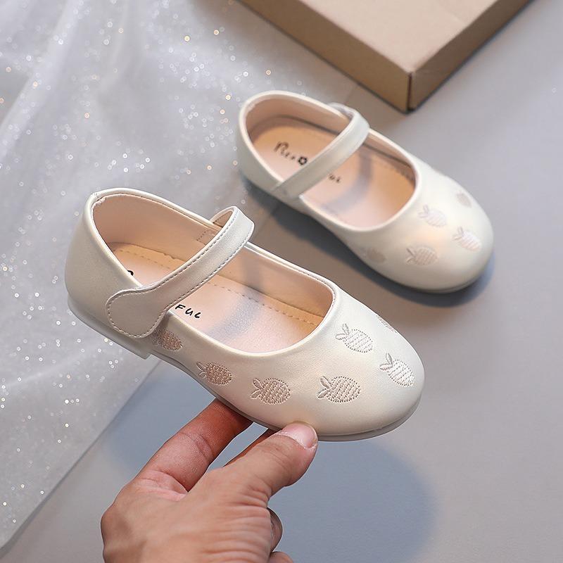 Korean Style Fashion Children's Carrot Embroidered Leather Shoes / Girls' Soft-Sole Princess Shoes / Flat Dance Shoes for Toddlers & Young Children
