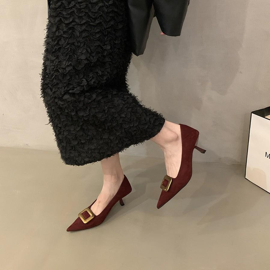 

2025 осень новые туфли-лодочки на тонком каблуке, женские туфли с мелким вырезом, металлическим декором, каблуком-рюмочкой, туфли-лодочки 40 коричневый