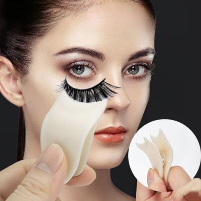 1/2Pcs Eyelash Tweezer Portable Clamp Tightly ABS Women Makeup Fake Eyelashes Auxiliary Clip Cosmetic Tool for Daily Use