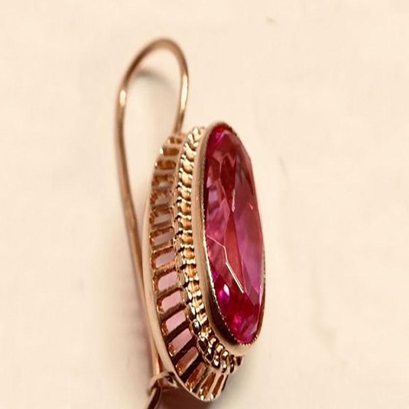 

Серьги-клипсы из полого золота 18 карат в форме буквы C с килем из красного драгоценного камня для женщин