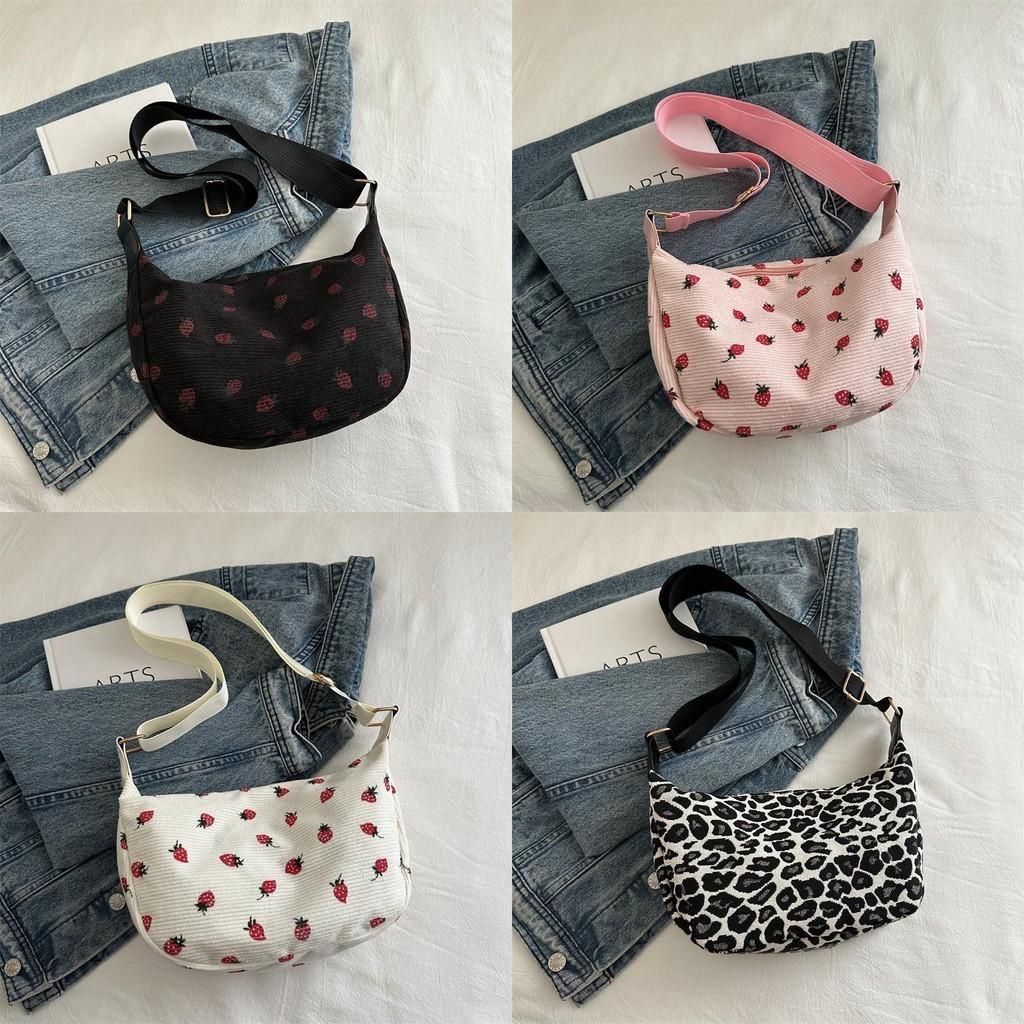 Chic And Unique Dumpling Handbag For Everyday Use Vintage Aesthetic With Soft Fabric