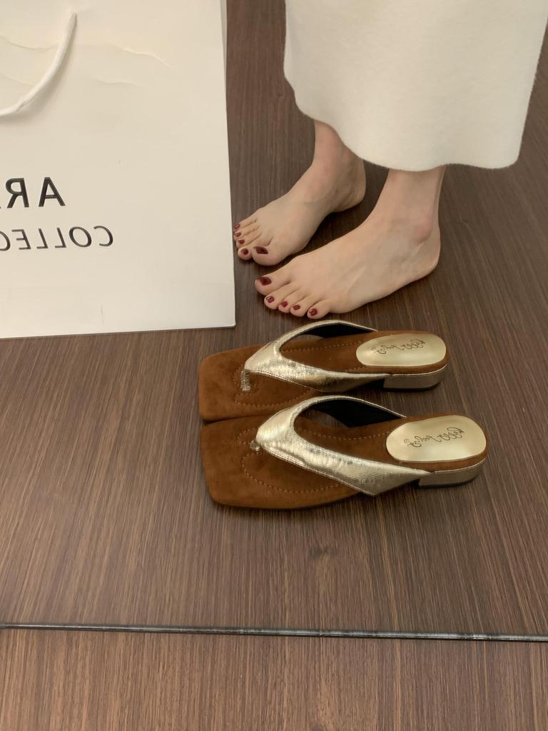 Retro niche low-heeled flip-flops are versatile and not tiring. French stunning square head cool slippers women's summer wear