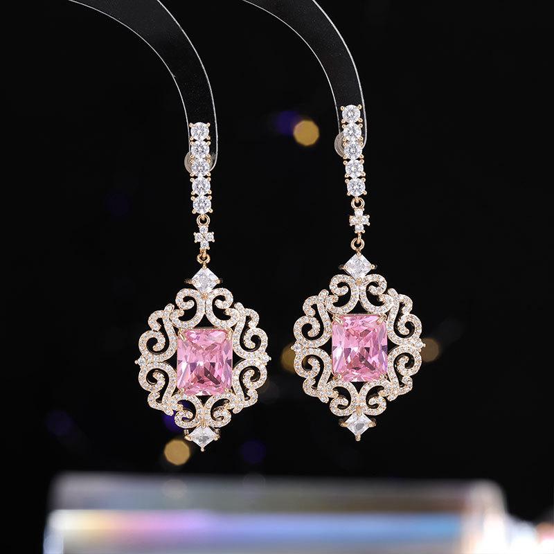 

Новые роскошные атмосферные серьги с микро-инкрустацией цирконием в форме тотема и квадрата, полые серьги в европейском стиле в стиле ретро