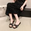 New square-headed open-toed cool slippers for women are beautiful, and thick-heeled slippers are worn outside the back of the bow.