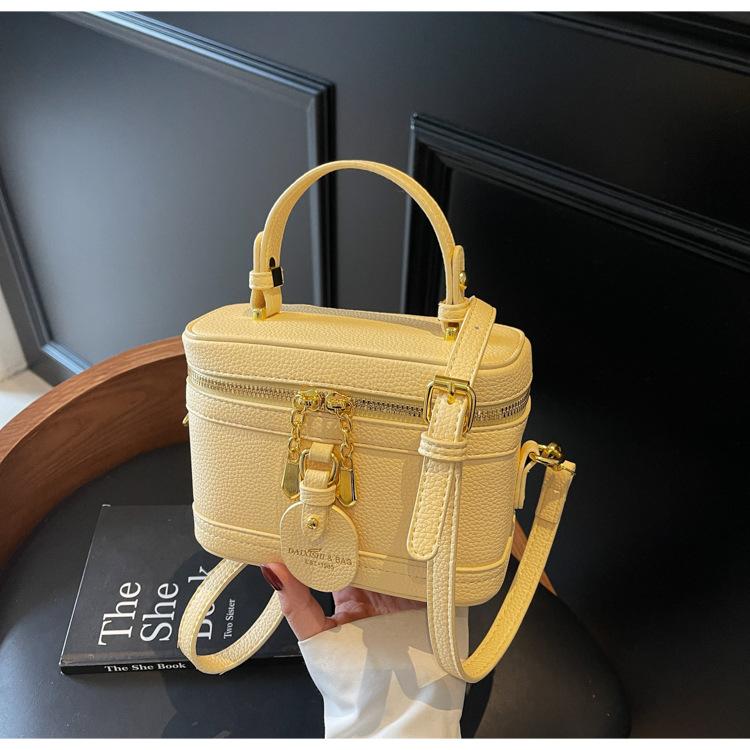 Niche High-end Portable Bucket Bag Contrasting Color Women's New Fashion Popular Shoulder Messenger Bag