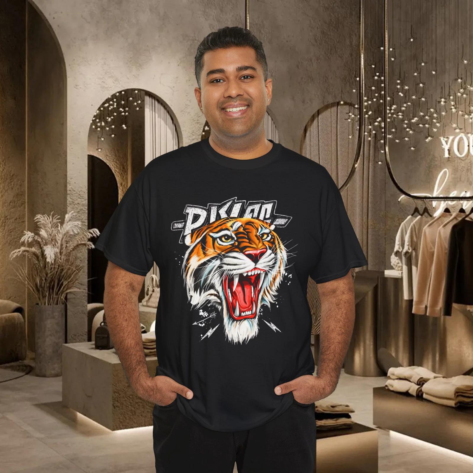 Roaring Tiger Head Vintage Tattoo Style Graphic T-Shirt 2XL