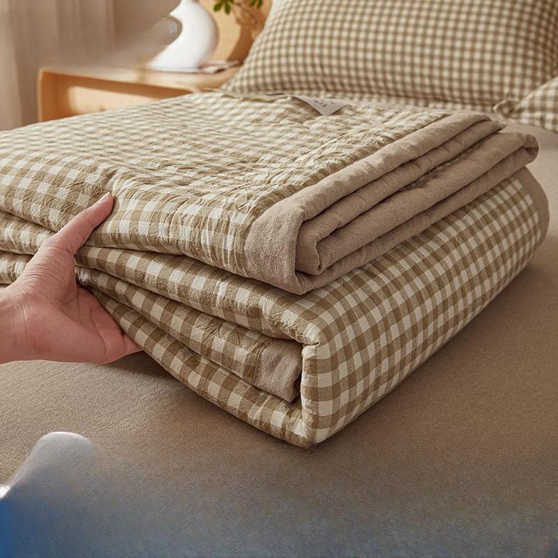 

Brangdy Machine Washable Thin Summer Quilt