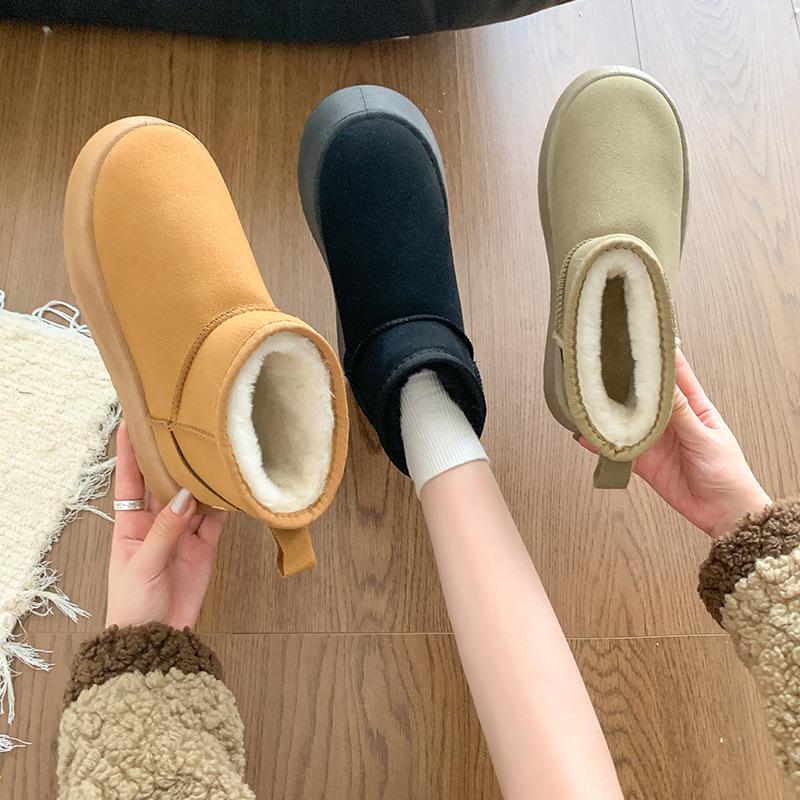 Autumn and winter snow boots women's 2025 new thick-soled thickened thermal cotton shoes with one foot pedal solid color short tube cold-proof boot